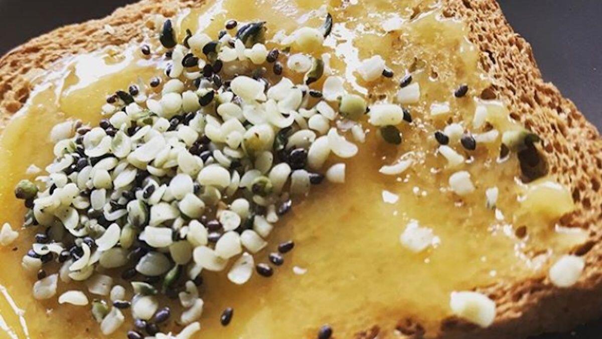 Rusk with honey and hemp seeds by thewealthyspoon proposed by Nutritionist Dr. Paola Proietti Cesaretti